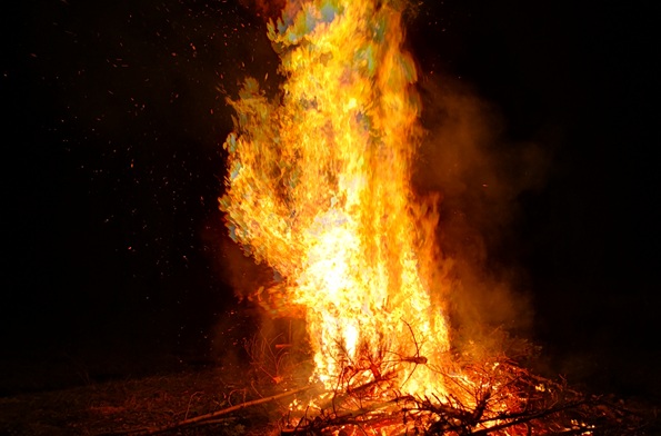 Christbaumfeuer Foto:P.Rave (Vorschaubild)